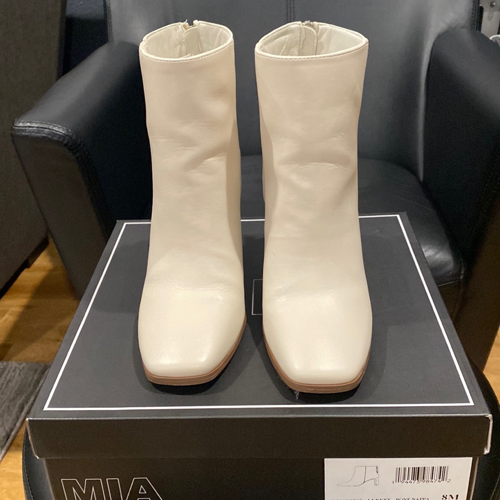 MIA Cream Zippered Ankle Boot - Size 8